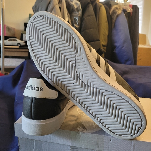 Man's Adidas Sneakers - Picture 5 of 9
